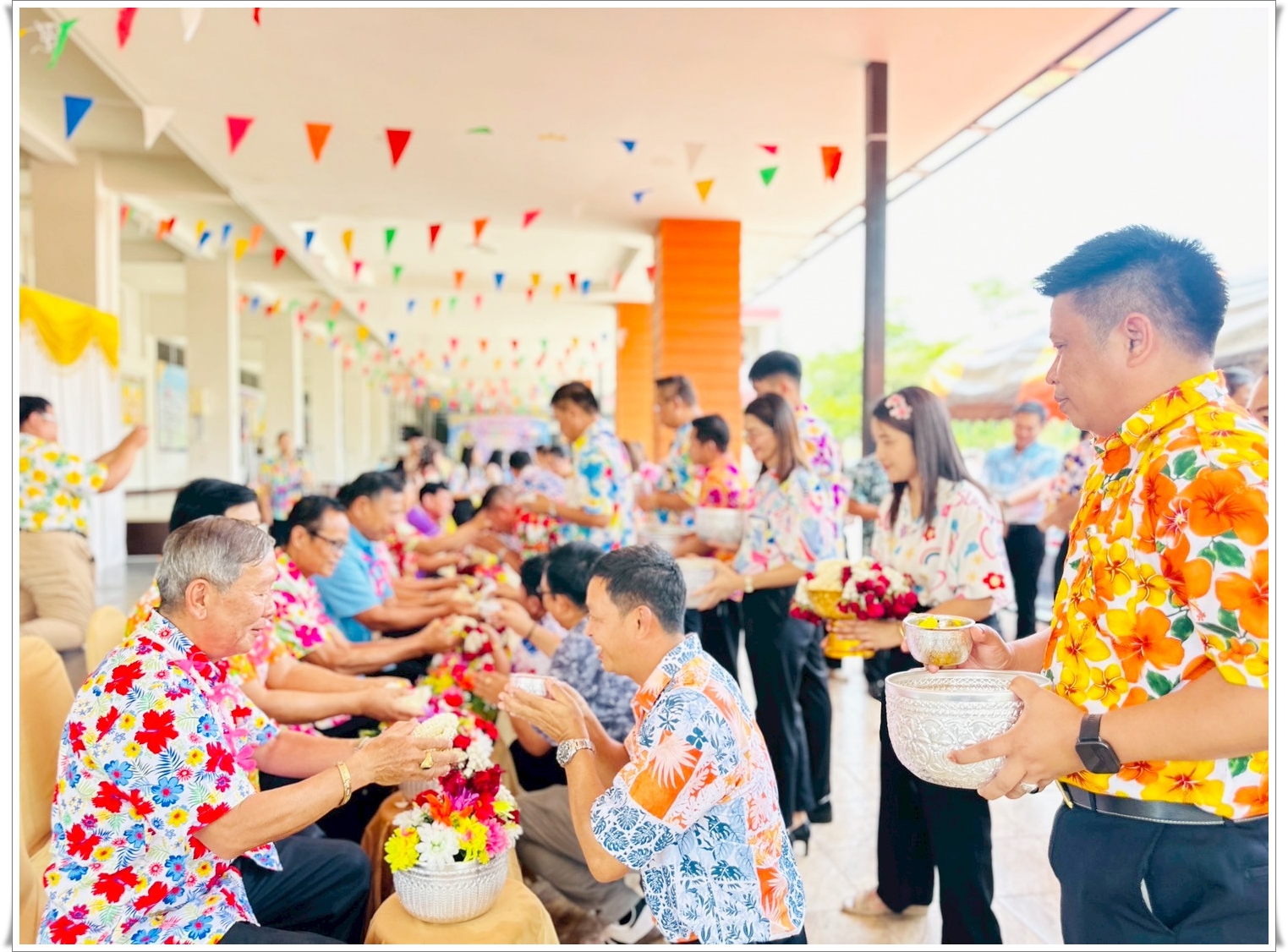 ร่วมสืบสานประเพณีสงกรานต์ของไทย